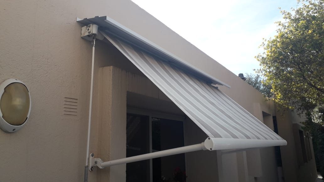 Toldo de punto fijo instalado por Guillot